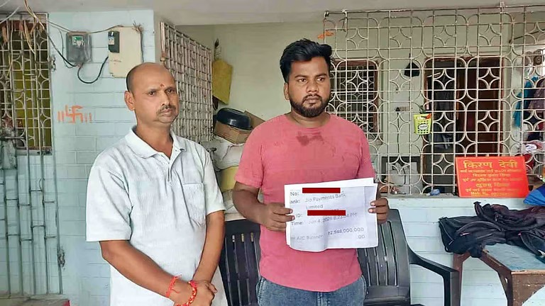 ഒറ്റ രാത്രികൊണ്ട് കോടീശ്വരന്‍, പ്ലംബറുടെ അക്കൗണ്ടില്‍ എത്തിയത് 294 കോടി! അന്വേഷണം തുടങ്ങി പൊലീസ്
