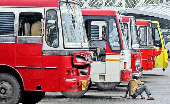 സ്വകാര്യ ബസുകള്‍ക്ക് ആശ്വാസം, നികുതിയില്‍ 50 ശതമാനം ഇളവ്; ടൂറിസ്റ്റ് ബസുകളുടെ നികുതിയും കുറയും