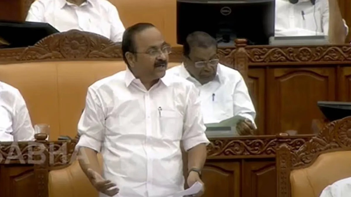 ക്ഷേമ പെൻഷൻ ഉടൻ മൂവായിരമായി വർദ്ധിപ്പിക്കും;ഈ മാസത്തെ ക്ഷേമ പെൻഷൻ 24-ാംതീയതി മുതൽ കൊടുത്തു തുടങ്ങും എൽഡിഎഫിനെപ്പോലെയല്ല, വാക്കുപാലിക്കുമെന്ന് മുഖ്യമന്ത്രി