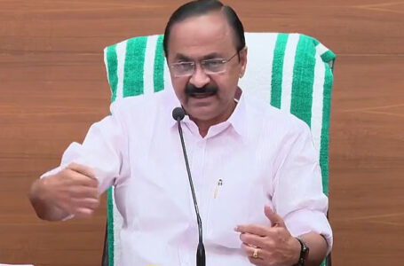 ‘വഖഫ് കേന്ദ്ര നിയമം, അമുസ്ലിങ്ങളെ ഉൾപ്പെടുത്തണമെന്ന് വ്യവസ്ഥയുണ്ട്; കഴിഞ്ഞ സർക്കാരും ഇത് സമ്മതിച്ചിരുന്നു’ ; ‘ഞാൻ അദ്ദേഹത്തെ കണ്ടില്ലല്ലോ?’; ടാറ്റ പ്രതിനിധികളുമായുള്ള ചർച്ചയുടെ ചിത്രം പുറത്തു വന്നില്ലേയെന്ന് മുഖ്യമന്ത്രി