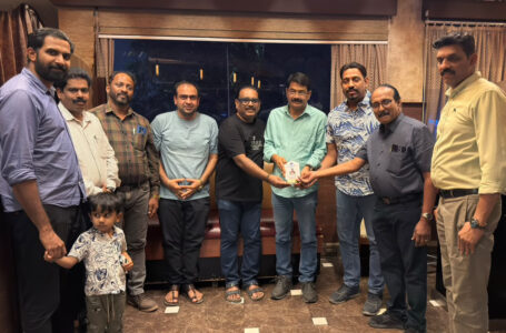 മൂന്ന് പതിറ്റാണ്ടിലെ പ്രവാസ ജീവിതത്തിന് വിരാമം; പങ്കജാക്ഷന് തൃശൂർ ജില്ലാ സൗഹൃദവേദി റിയാദ് ചാപ്റ്റര്‍  യാത്രയയപ്പ് നൽകി