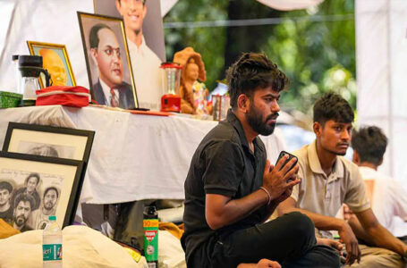 പ്രധാനമന്ത്രിയുടേത് വെറും ‘തൈലം പുരട്ടല്‍’; ധര്‍മ്മേന്ദ്ര പ്രധാന്‍ രാജിവെക്കാതെ ജന്തര്‍ മന്തര്‍ വിടില്ലെന്ന് സിജെപി; മെട്രോ സ്‌റ്റേഷന്‍ അടച്ചതിനെതിരെ ചീഫ് ജസ്റ്റിസ്