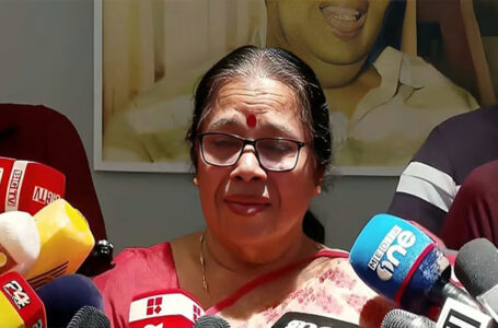 ‘ഏതോ എംഎല്‍എയുടെ ഭാര്യയായി നടിച്ച് പെന്‍ഷന്‍ വാങ്ങുന്നുവത്രേ, വ്യാജവാര്‍ത്ത പ്രചരിപ്പിക്കുന്നു’; മാധ്യമങ്ങള്‍ക്ക് മുന്നില്‍ വിതുമ്പി പികെ ശ്രീമതി
