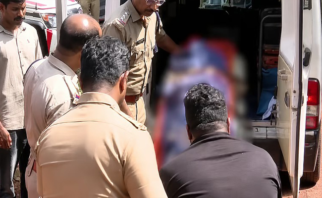കാസർകോട് തീരത്ത് തലയില്ലാത്ത മൃതദേഹം കണ്ടെത്തിയ സംഭവത്തിൽ ദുരൂഹത; കടലിൽ ഒഴുകിയെത്തിയത് മുൻപ് പോസ്റ്റ്‌മോർട്ടം ചെയ്ത ശരീരം