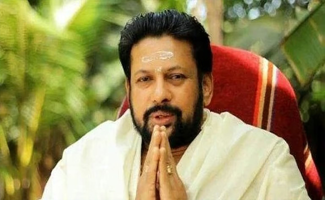 ‘ശബരിമല തന്ത്രിസ്ഥാനത്ത് നിന്ന് മാറ്റണം, മകനെ നിയമിക്കണം’; ദേവസ്വം ബോര്‍ഡിന് കണ്ഠരര് രാജീവരുടെ കത്ത്