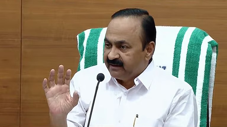 അതിവേഗ  റെയിൽ; ഇപ്പോഴത്തെ  രൂപത്തിൽ നടപ്പാക്കരുതെന്ന് വിദഗ്ധ  സമിതി, വീണ്ടും  പഠനം  നടത്തുമെന്ന് മുഖ്യമന്ത്രി