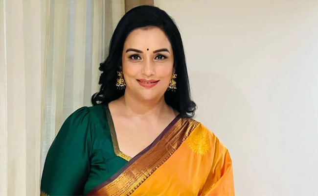 ‘പണ്ടൊരു കോൺഗ്രസ് നേതാവിനിട്ട് ശ്വേത പണികൊടുത്തത് ആരും മറക്കില്ല, അവരെ പ്രസിഡന്റാക്കിയത് പവർ ഗ്രൂപ്പ്’