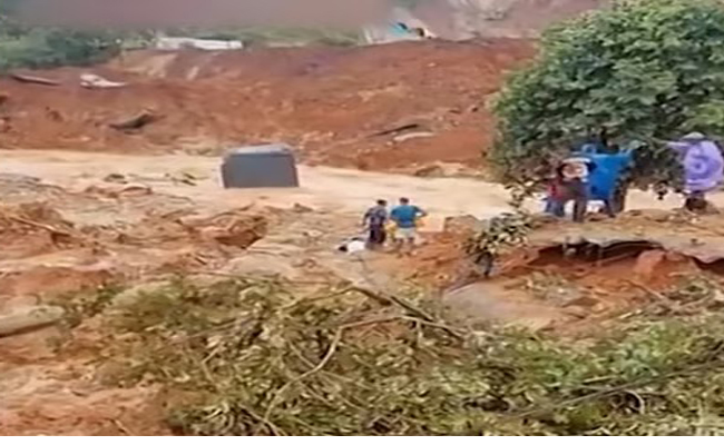 വയനാട്ടില്‍ വന്‍ മണ്ണിടിച്ചില്‍; അപകടം തുരങ്കപാത നിര്‍മാണ സ്ഥലത്ത്; നിരവധി പേര്‍ കുടുങ്ങിയതായി സംശയം
