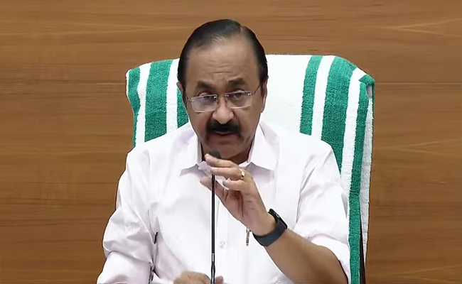 വയനാട് ദുരന്തത്തില്‍ ഇരട്ട അന്വേഷണം; തുരങ്കനിർമ്മാണം തുടരുക അപകട സാധ്യത പരിശോധിച്ച ശേഷം മാത്രം: മുഖ്യമന്ത്രി