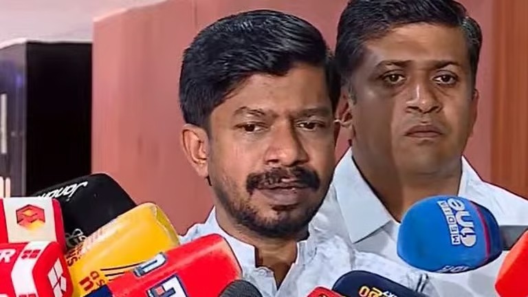 മെസി വരും കെട്ടോ’ എന്ന് പറഞ്ഞ മുൻ മുഖ്യമന്ത്രി ഇപ്പോഴത്തെ കാര്യങ്ങൾ കേട്ടോ? കായിക മന്ത്രിയുടെ കടുത്ത വിമർശനം